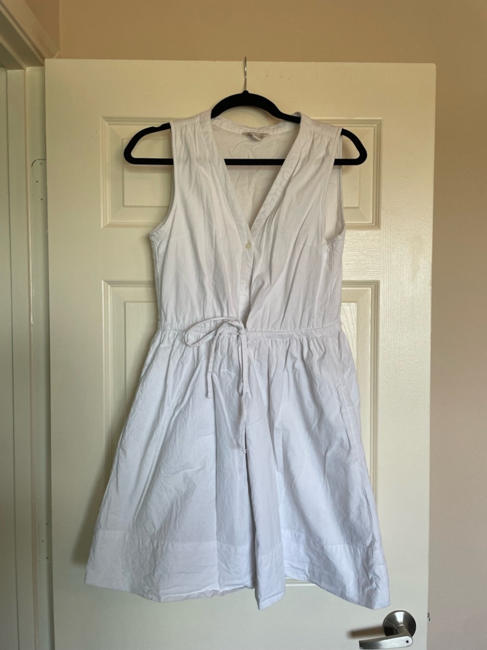 GAP White Sleeveless V-Neck Tie-Waist Mini Dress
